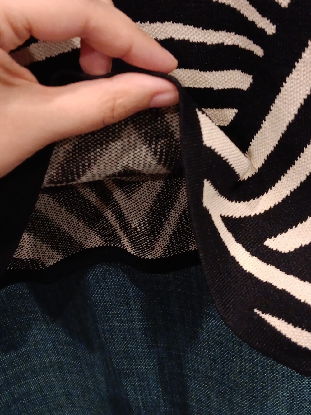 Knit Geometric Bodycon - Picture 4 of 5